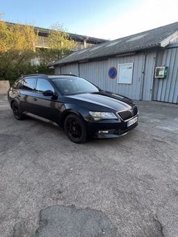 SKODA 
                SUPERB Thumbnail 4