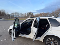 BMW 
                X5 Thumbnail 5