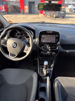 RENAULT 
                Clio Thumbnail 8