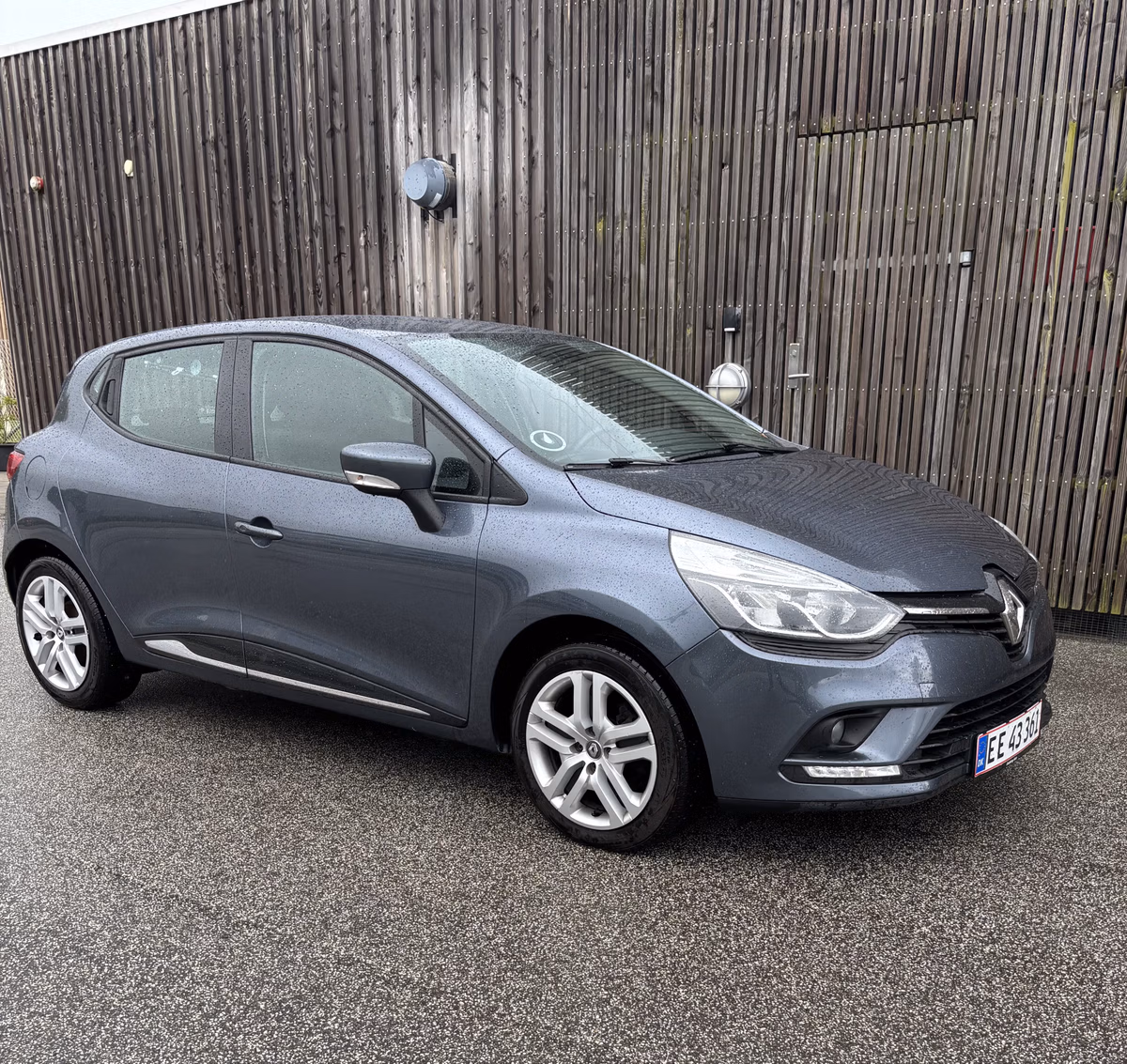 RENAULT 
                Clio 1