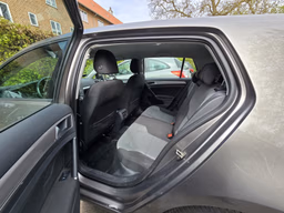 VOLKSWAGEN 
                E-GOLF Thumbnail 9