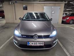 VOLKSWAGEN 
                E-GOLF Thumbnail 3