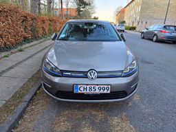 VOLKSWAGEN 
                E-GOLF Thumbnail 2