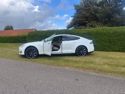 TESLA 
                Model S Thumbnail 5