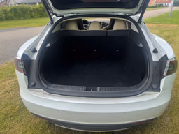 TESLA 
                Model S Thumbnail 16