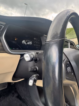 TESLA 
                Model S Thumbnail 14