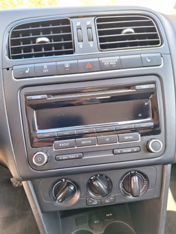VOLKSWAGEN 
                POLO VAN Thumbnail 8