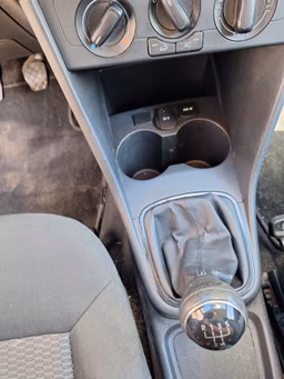 VOLKSWAGEN 
                POLO VAN Thumbnail 9