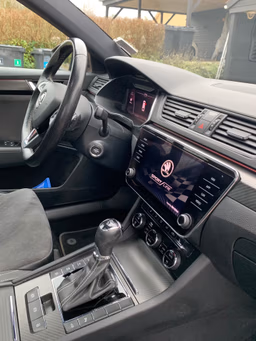 SKODA 
                SUPERB COMBI Thumbnail 8