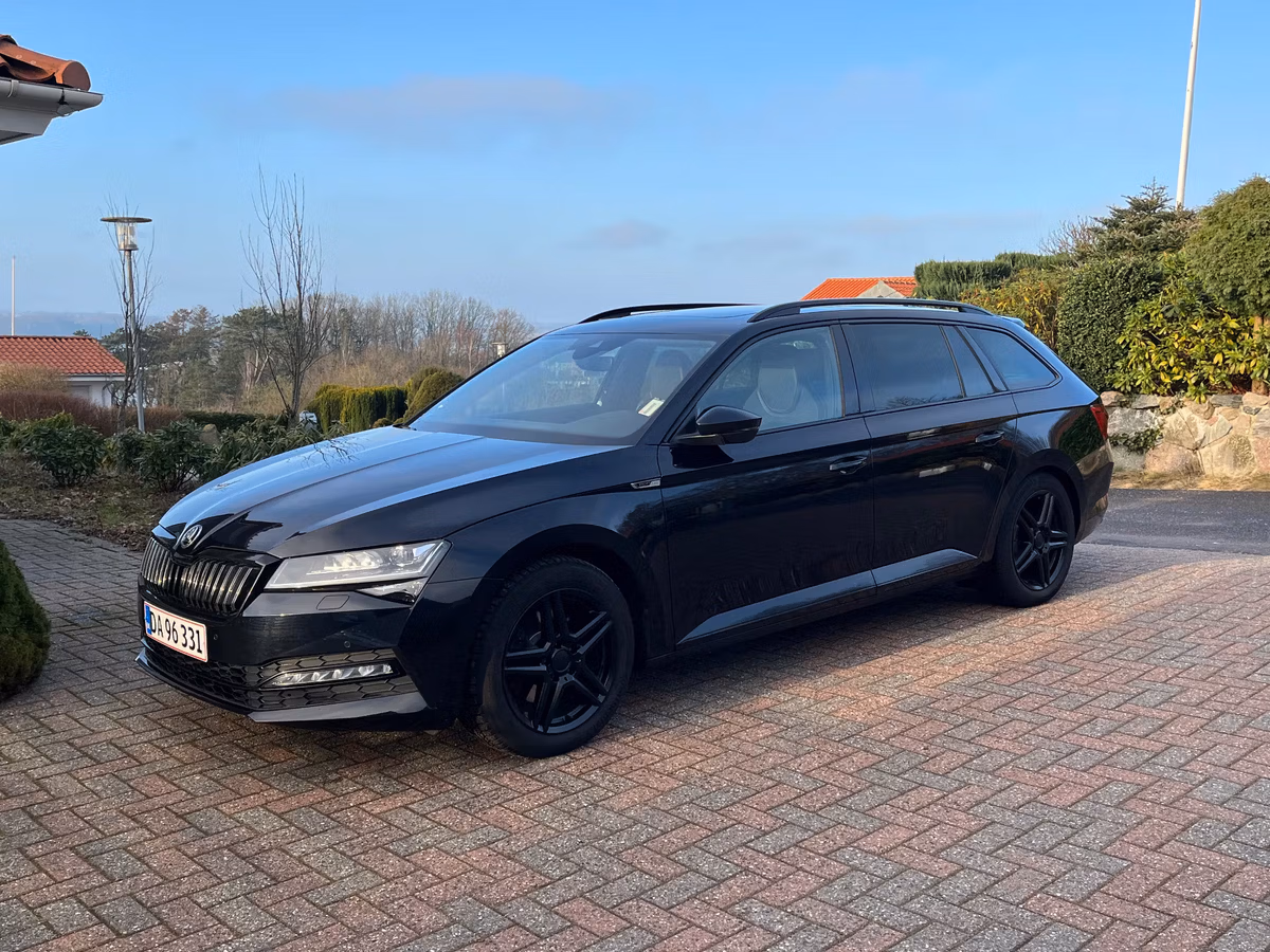 SKODA 
                SUPERB COMBI 1