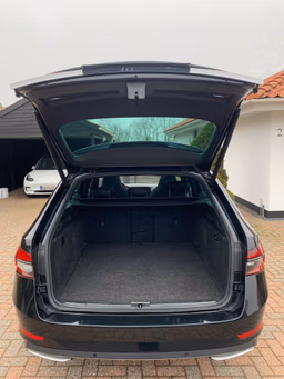 SKODA 
                SUPERB COMBI Thumbnail 5