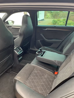 SKODA 
                SUPERB COMBI Thumbnail 9