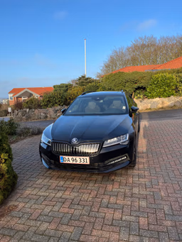 SKODA 
                SUPERB COMBI Thumbnail 2