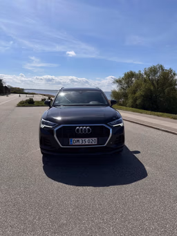 AUDI 
                Q3 Thumbnail 2