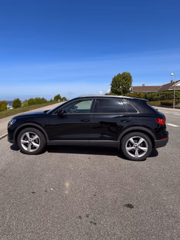 AUDI 
                Q3 Thumbnail 4