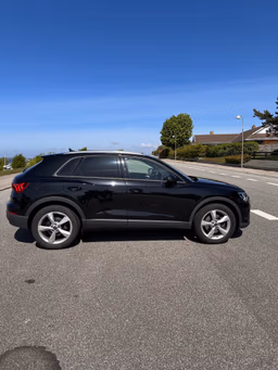 AUDI 
                Q3 Thumbnail 3