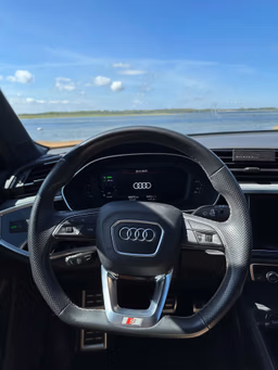 AUDI 
                Q3 Thumbnail 7