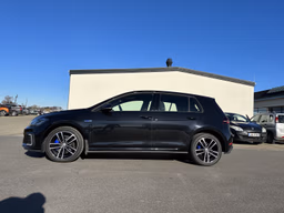 VOLKSWAGEN 
                GOLF Thumbnail 4
