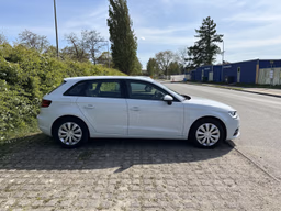 AUDI 
                A3 Sportback Thumbnail 9