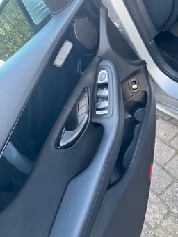 MERCEDES-BENZ 
                C-Klasse Thumbnail 9